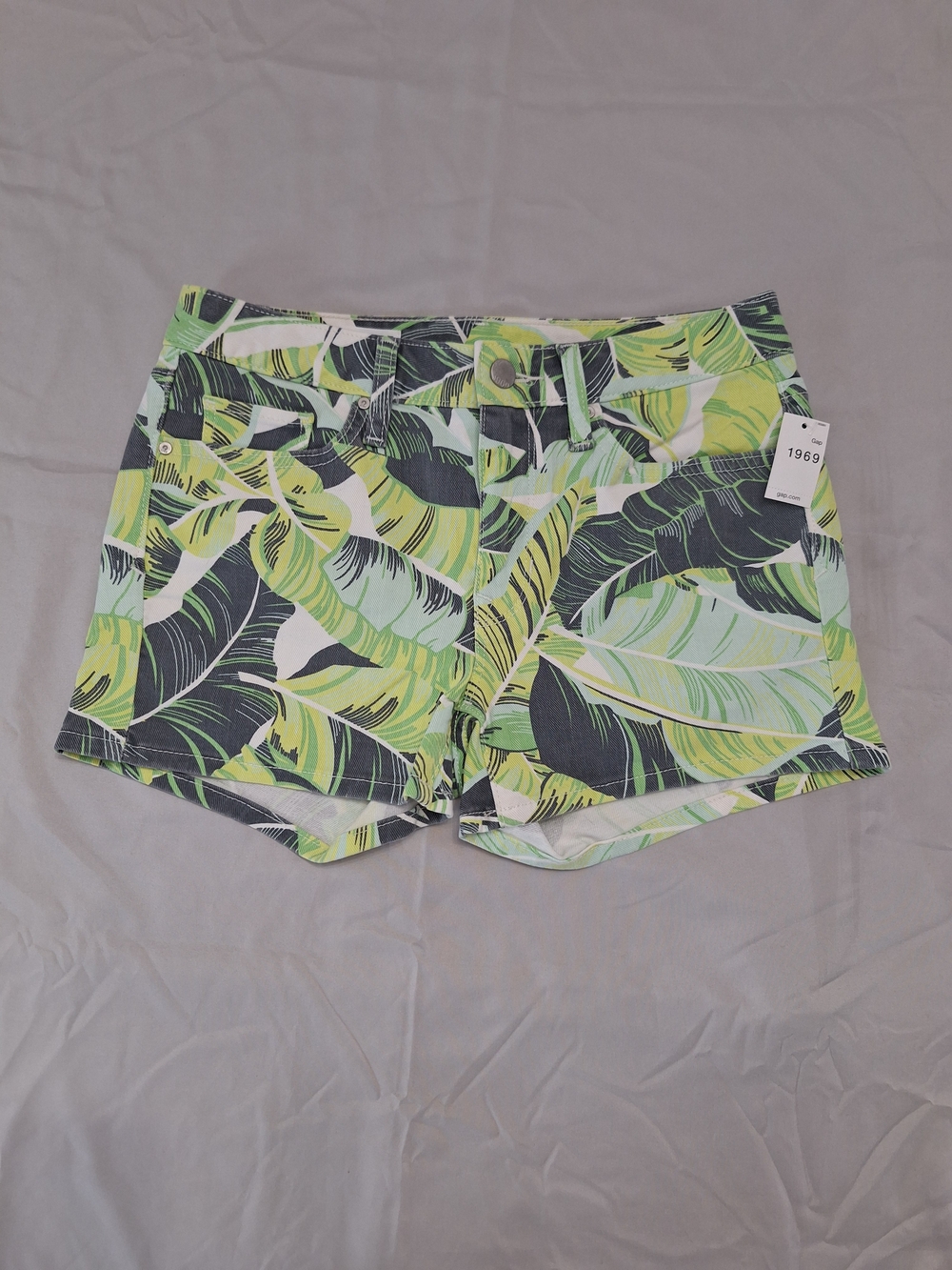 Gap 1969 Tropical Leaf Print Jean Shorts in Green Yellow Vacation 25 Slim